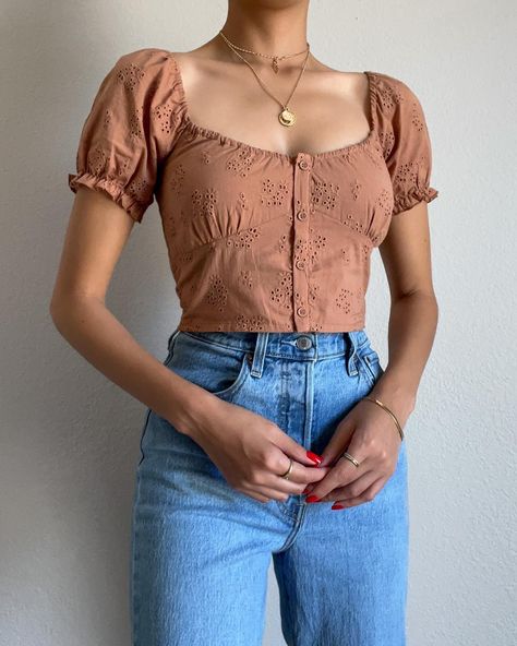 The perfect spring crop top just found YOU 🧡 Don’t pass it up! Tap to shop our Celia Crop Top before she’s gone 🛒✨ 🏷️ Women’s crop tops. Crop top outfit. Spring crop top outfit ideas. #croptop #croptopstyle #womenstops #cutetops #trendytops #fashiontops #goingoutoutfit #summerfashion #springoutfitideas #springoutfitinspo #springtops #explorepage #foryou #trendingnow #pinterestaesthetic #pinterestaesthetic #pinterestfashion #boutique V Neck Outfits For Women, Summer Work Tops, Tops For Small Chest, Cropped Shirt Outfit, Crop Top Outfit Ideas, Crop Top Ideas, Crop Top Outfits Summer, Top Outfit Ideas, Crop Top Outfit