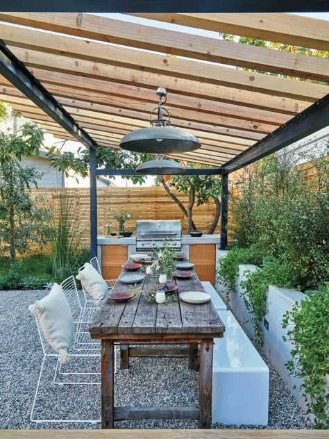 Smart hardscape design ideas carve multiple zones and functions out of a Bay Area backyard. Arizona Backyard, Pergola Diy, Hardscape Design, Patio Pergola, Pergola Design, Backyard Entertaining, Backyard Pergola, Small Backyard Patio, Diy Pergola