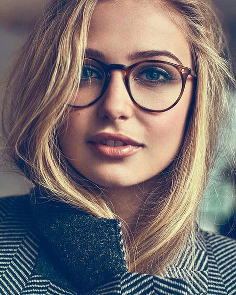 Eyeglasses For Blondes, Trending Glasses Frames, Sophie Simnett, Instagram Celebrities, Glasses For Round Faces, Glasses Frames Trendy, Glasses Frames For Women, Glasses Inspiration, Glasses For Your Face Shape