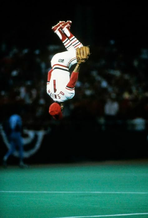 Cardinals Wallpaper, Mlb Baseball Players, Ozzie Smith, Baseball Pics, Baseball Wallpaper, Mlb Wallpaper, Baseball Photography, Sports Pics, St Louis Cardinals Baseball