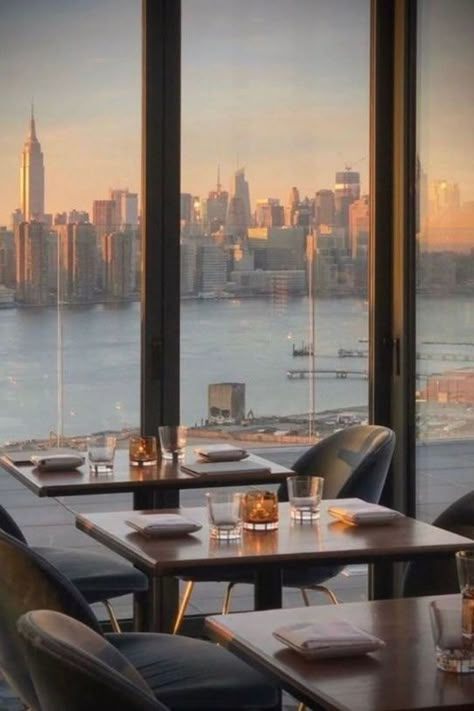 The most beautiful and instagram-worthy restaurants in New York City! Instagrammable Restaurants, Aesthetic Restaurant, Restaurants In New York City, Ny Restaurants, New York Bar, New York Vibes, Restaurants In New York, Restaurants In Nyc, Luxury Restaurant