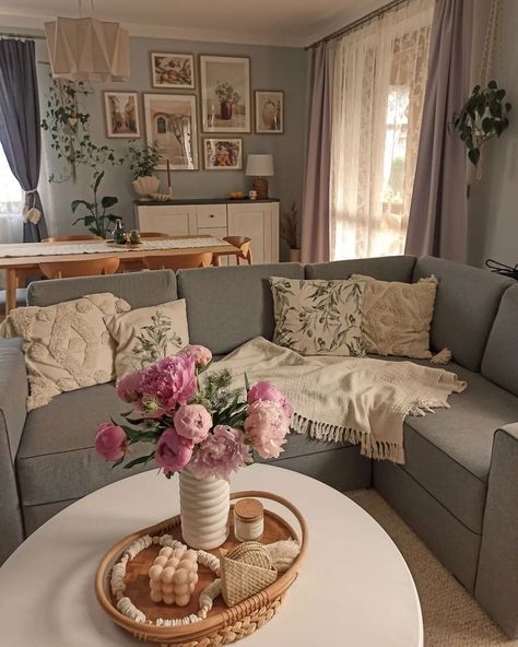 Girly Living Room, Future Apartment Decor, Apartment Decor Inspiration, Dream House Interior, Apartment Inspiration, Dream House Decor, Apartment Living Room, Apartment Interior, Home N Decor