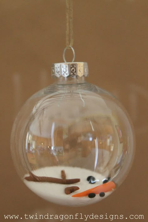 Melted Snowman Ornament, Diy Snowman Ornaments, Clear Christmas Ornaments, Melting Snow, Melted Snowman, Diy Christmas Ornaments Easy, Clear Ornaments, Diy Snowman, Snowman Ornament