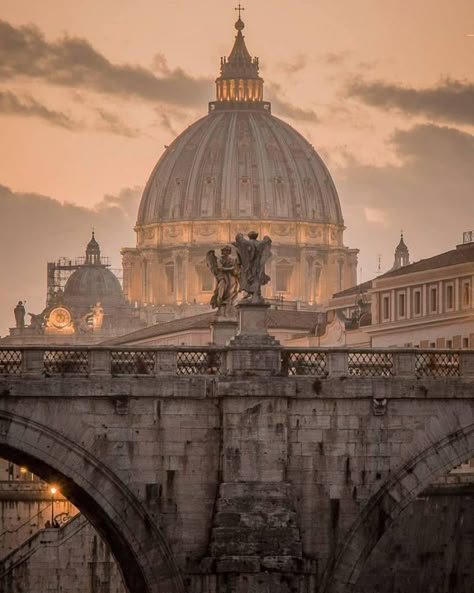 Rome Italy Aesthetic, Istoria Artei, Italy Aesthetic, Rome Travel, 판타지 아트, City Aesthetic, Best Places To Travel, Beautiful Architecture, Rome Italy