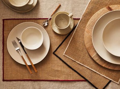 Zara Home Table, Showroom Photography, Tableware Photography, Jute Placemats, Christmas Dining Table, Christmas Dining, Dining Table Decor, Kitchen Linens, Linen Placemats