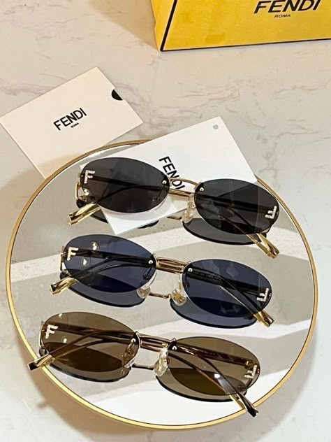 Sunglasses Fendi, Pretty Sunglasses, Fendi Glasses, Fendi First, F Design, Classy Glasses, Sunglasses Necklace, Delfina Delettrez, Funky Glasses