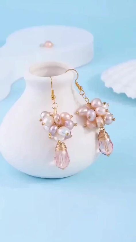 Diy Cluster Earrings, Diy Vintage Jewelry Ideas, Diy Earrings Tutorial Videos, Cluster Earrings Tutorial, Diy Elegant Earrings, Diy Wedding Earrings, Diy Earrings Video, Diy Earrings Pearl, Diy Pearl Earrings