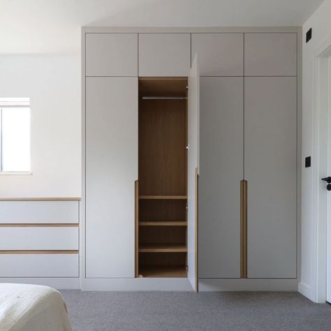 Wardrobe Around Door, Scandinavian Wardrobe Design, Minimal Wardrobe Design, Hallway Wardrobe Ideas, Modern Built In Wardrobe, Wardrobe Furniture Design, Wardrobe Colour Ideas, Cupboard Design Wardrobe, Mdf Wardrobe