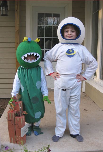 Thinking with My Heart: A Homemade (and free!) Halloween costume Free Halloween Costumes, Explorer Costume, Toddler Boy Halloween Costumes, Destination Imagination, Space Costumes, Astronaut Costume, Alien Costume, Space Explorer, Zombie Costume