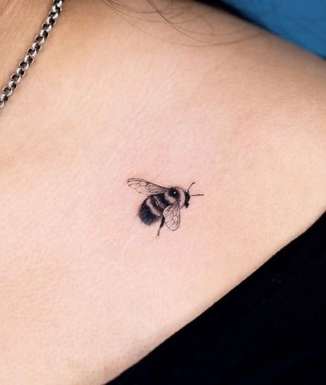 Micro realistic tattoo | Mini realistic tattoo | Realistic tattoo | Realism tattoo | Mini tattoo | Tattoo ideas | Delicate tattoo | Tattoo for girls | Tattoo for men | Design for tattoo #tattoo #tattooideas #blacktattoos #tattooformen #tattooforwomen #tattooartist Bumblebee Tattoo Black And White, 4 Bees Tattoo, Honey Bees Tattoos, Tiny Bumblebee Tattoo, Bee Fineline Tattoo, Bumble Bee On Flower Tattoo, Fine Line Bumblebee Tattoo, Small Bug Tattoo Ideas, Bee On A Flower Tattoo