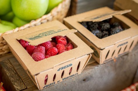 Sustainable Vegetable Packaging, Farm Produce Packaging, Sustainable Fruit Packaging, Sustainable Packaging Food, Sustainable Food Packaging Design, Sustainable Package Design, Blueberry Packaging Design, Blueberry Packaging, Sustainable Packaging Ideas