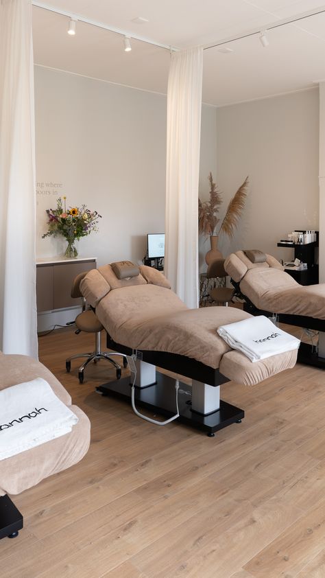 Wellness clinic easthetic at House of Joy Clinic Aesthetic, Spa Room Decor, Esthetician Room, Wellness Clinic, Aesthetic Clinic, Warm Colours, Spa Ideas, Spa Decor, Spa Design