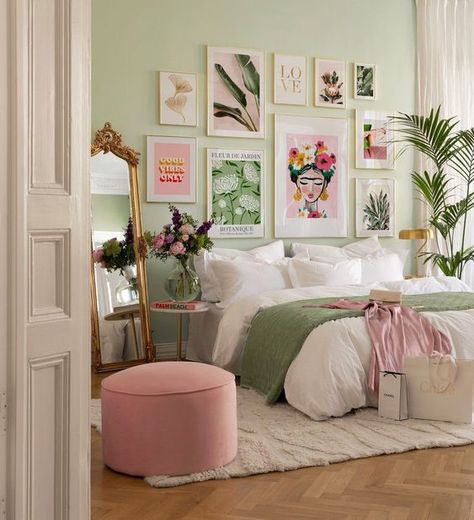 Pastel Colored Bedroom, Pastel Colors Room Decor, Cozy Colorful Bedroom, Pink Green Bedroom, Pastel Colors Decor, Pastel Bedroom Ideas, Spring Bedding, Country Property, Design Ložnic