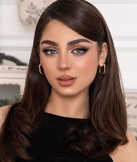 Cute 😍 Take Care Of Wavy Hair, Easy Routine, Good Makeup, Long Hair Wedding Styles, Glam Makeup Look, Hair Tutorials For Medium Hair, Wedding Hair Inspiration, Elegant Makeup, Haircuts For Medium Hair