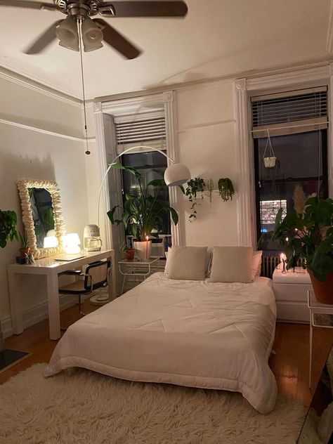 Nyc Plant Apartment Aesthetic, Plants Nyc Apartment, London Apartment Aesthetic Bedroom, Dream Apartment Nyc Bedrooms, Small Nyc Apartment Interior Design, London Flat Aesthetic Bedroom, Ny Bedroom Aesthetic, Basic Apartment Aesthetic, Small Nyc Studio Apartment Aesthetic