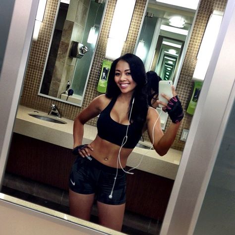 Liane V, Cute Workout Outfits, Workout Clothes, Fitness Motivation, Sports Bra, Mirror Selfie, Instagram Photos, Bra, Instagram Photo