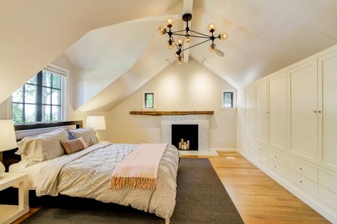 Dormer Bedroom Ideas, Dormer Bedroom, Attic Master Suite, Loft Conversion Bedroom, Contemporary Remodel, Chic Loft, Bedroom Addition, Attic Bedroom Designs, Beautiful Bedrooms Master