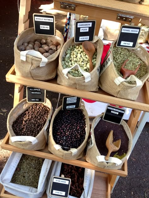 Market Stall Display Ideas, Farm Market Ideas, Food Sustainability, Fresh Food Market, Vegetable Shop, Grocery Store Design, Organic Market, City Farm, Mini Market