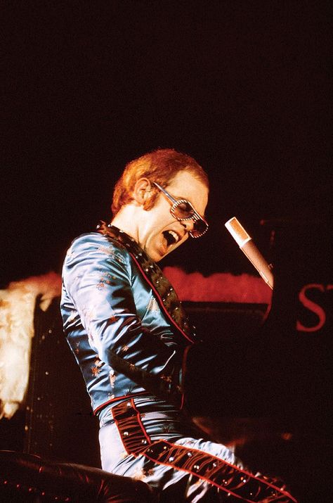 Elton John Elton John, On Stage, Singing