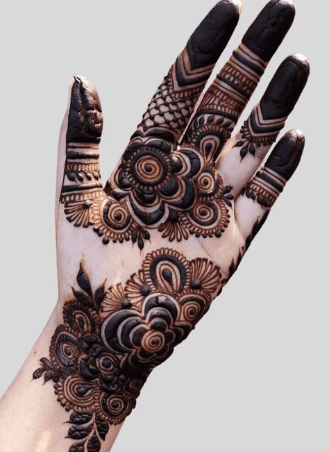 Right Hand Mehndi Design Front Simple, Unique Henna Designs Simple, Mehndi Designs Right Hand, Simple Henna Designs Hand Unique, Arabic Henna Designs Unique, Palm Mehndi Design Unique, Right Hand Mehndi Design, Brides Mehndi, Finger Designs