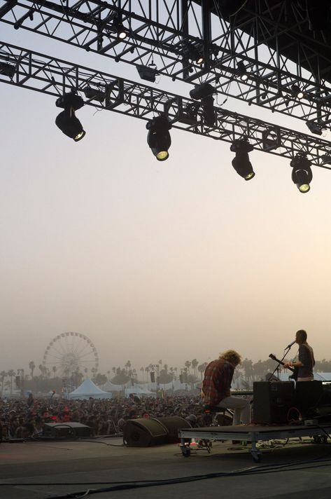 coachella 2013 Music Festival Aesthetic, Rock Stage, Music Festival Camping, Concert Crowd, Coachella Style, Festival Aesthetic, Festival Photography, Soul Surfer, Retro Disco