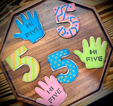 Hi Five Birthday Cookies, Handful Birthday Party, Hi Five Birthday Party Ideas, Hi Five Birthday, Ace Birthday, Bday Stuff, 5th Birthday Cake, Hi Five, Rainbow Birthday Cake