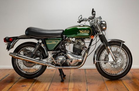 Vintage Motorcycle Photos, Green Motorcycle, Vintage Honda Motorcycles, Yamaha Cafe Racer, Motorcycle Brands, Norton Motorcycle, Norton Commando, Vintage Motorcycle Posters, British Motorcycles