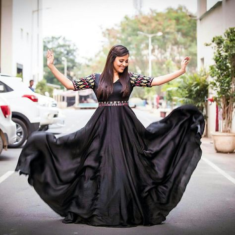 Anasuya latest photoshoot 2017 Latest Photoshoot Ideas, Photo Stills In Long Frocks, Anarkali Dress Photoshoot Poses, Long Gown Poses Fashion Photography, Poses In Traditional Gown, Photoshoot With Gown, Long Frocks For Photoshoot, Photoshoot Ideas With Long Dress, Long Frocks Photo Poses