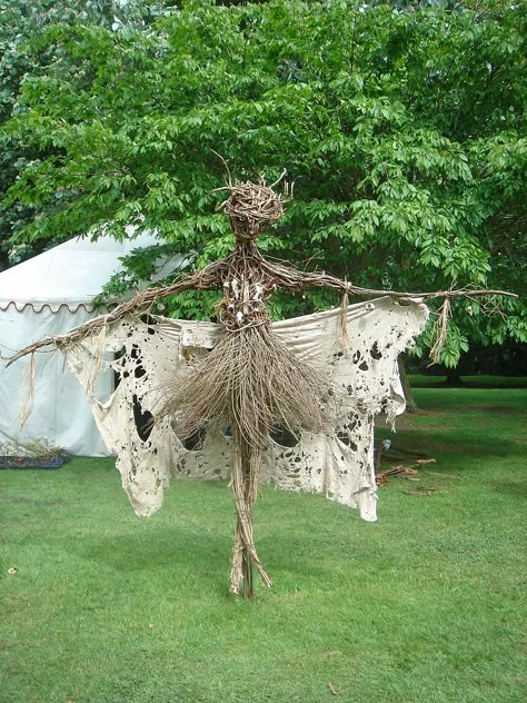 Scarecrow Ideas, Scarecrows For Garden, Funny Vine, Dekorasi Halloween, Fountain Ideas, Fairy Garden Designs, Have Inspiration, Garden Fountain, Diy Fairy