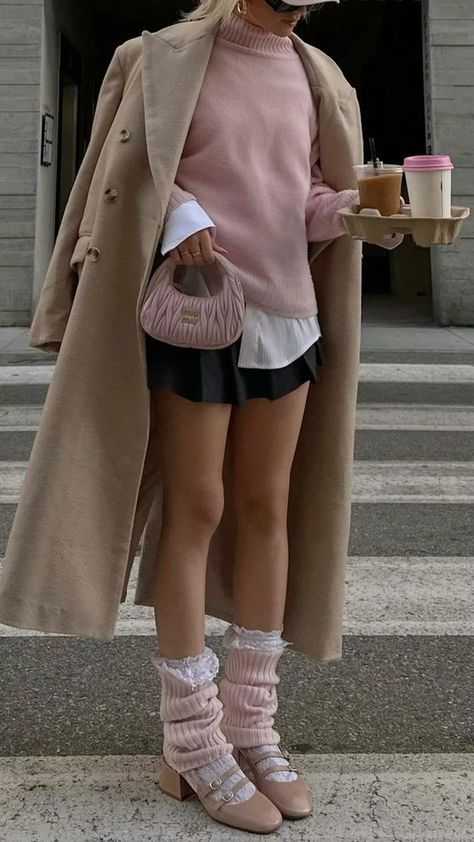 Vetements Shoes, Looks Adidas, Stile Blair Waldorf, Adrette Outfits, Fest Outfits, Skandinavian Fashion, Chique Outfits, Looks Street Style, Mode Inspo