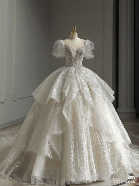 Old Princess Dresses, Princess Dresses Medieval, Medieval Ball Gown, Gaun Fashion, Music On Spotify, Gowns Dresses Elegant, Pretty Wedding Dresses, Royal Dresses, Princess Ball Gowns