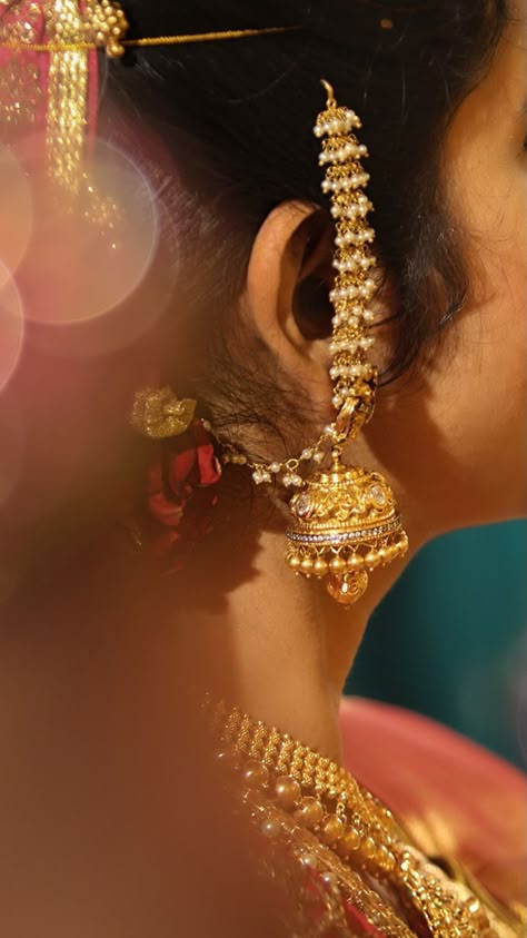 Ear Maati Designs Gold, Earchains Gold Indian, Earrings With Matilu Gold, Maati Designs Gold, Mattilu Designs Gold Latest, Mattal Earrings, Maatilu Designs, Mattilu Designs Gold, Champasaralu Designs Gold