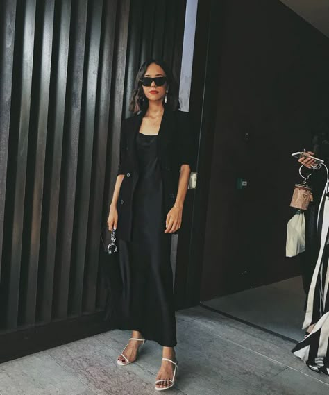 Black Dress With Blazer, Black Slip Dress Outfit, Satin Slip Dress Outfit, Satin Dress Outfit, Silk Dresses Outfit, Little Black Dress Outfit, Black Blazer Outfit, Satin Skirt Outfit, Slip Dress Outfit