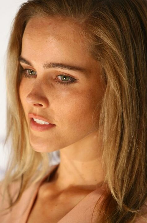 Isabel Lucas Isabel Lucas, Vanessa Kirby, Cruise Planning, Chanel Resort, Tom Cruise, Girls Life, Girl Crush, Chanel, Actresses