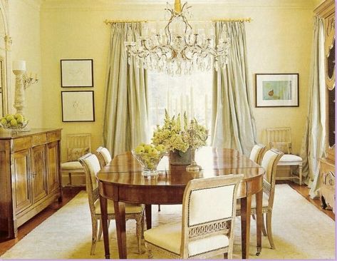 Interior Designer Interview: GERRIE BREMERMANN - Hello Lovely Traditional Southern Home, Traditional Dining Rooms, Dining Room Curtains, Beautiful Dining Rooms, Room Curtains, Interiors Dream, Elegant Dining Room, Hello Lovely, Yellow Walls