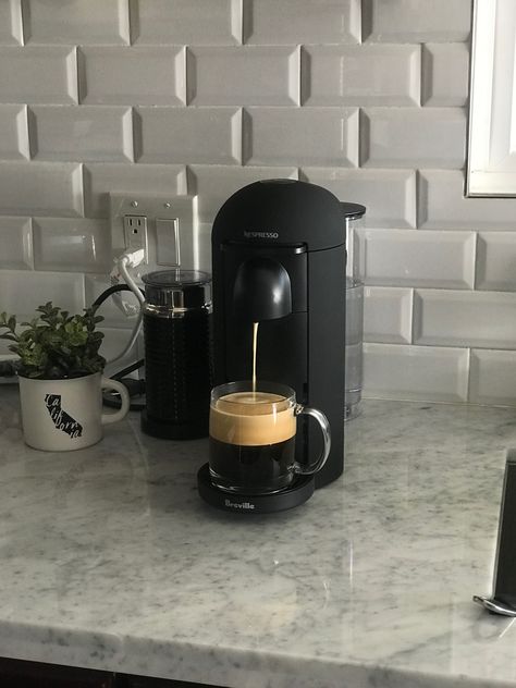 Nespresso Vertuo Plus, Coffee Lattes, Apartment Accessories, Nespresso Vertuo, Iced Coffee At Home, Pod Coffee Machine, Nespresso Machine, Double Espresso, Best Coffee Maker