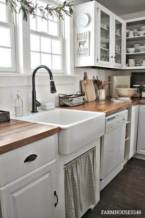 Farmhouse Style Kitchen Farmhouse Kitchen Backsplash Ideas, Dapur Rustic, Farmhouse Kitchen Backsplash, Desain Pantry, Kabinet Dapur, Farmhouse Kitchen Cabinets, Decor Ikea, Farmhouse Kitchen Design, Rustic Farmhouse Kitchen