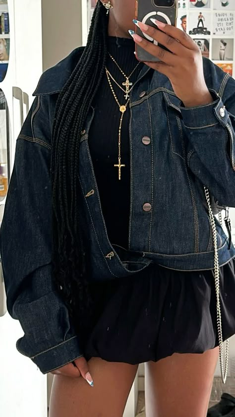 Classy Hipster Outfits, Denim One Piece Outfit, Scholar Aesthetic Outfit, Formal Streetwear Women, Manchester Outfit, Jean Jacket Outfits Black Women, Fashion Week 23, 00s Mode, Denim Jacket Outfit