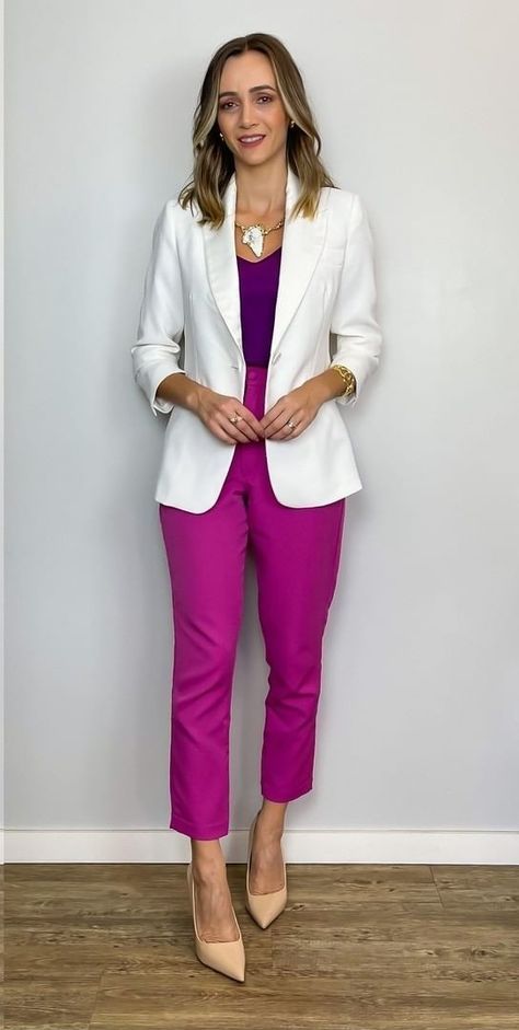 Avoid these common fashion mistakes that can make you appear heavier than you are! Learn how to dress in a way that flatters your figure, enhances your style, and gives you a sleek, balanced look. #FashionMistakes #FlatteringStyle #DressForYourShape #StyleTips #WardrobeFixe Boat Neck Blouse Outfit, Pink Suit Pants Outfit Women, Colourful Office Outfits Women, Pink Dress Office Outfit, Office Outfits Women Spring 2023, Summer Work Clothes Casual, Business Outfits Women Colorful, Blazer Fiusha Outfit, Colorful Office Outfits Women