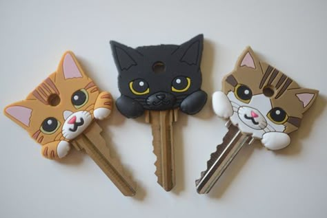 Parecen Furi y sus hermanitos! Animals Dancing, Dancing Videos, Cat Key, Cat Items, Cat Accessories, Key Covers, Cats Meow, Cat Theme, Crazy Cat Lady