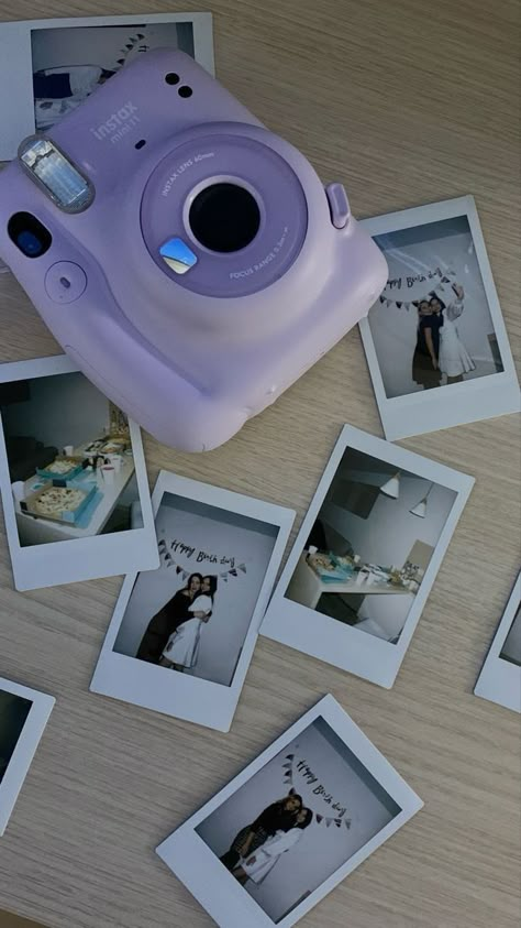 Instax Birthday Photos, Birthday Poloroid Pictures, 16 Birthday Party Ideas Aesthetic, Aesthetic Polaroid Pictures, Polaroid Camera Aesthetic, House Birthday Party Ideas, Polaroid Party, Polaroid Camera Instax, Camera Polaroid