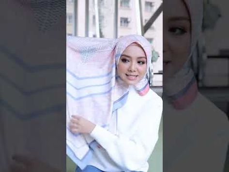 Bawal Style, Bawal Tutorial, Mira Filzah, Hijab Cartoon, Teen Life Hacks, Hijab Scarf, Muslim Fashion Outfits, Hijab Styles, Teen Life