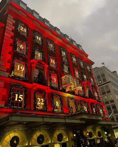 London November Aesthetic, Fortnum And Mason Christmas, Romanticizing Christmas, London Aesthetic Winter, London Christmas Aesthetic, London Xmas, London Lights, Christmas Core, London Christmas Lights