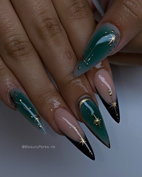 Acrylic Stilettos w/Airbrush Greens & Gold Accents✨ Sounds like a recipe 😂🤌🏼 lol Book Your Appointment in my Bio 💕 #tucsonnails #tucsonnailtech #aznailtech #aznails #nails #nails2inspire #nailideas #nailinspo #nailart #naildesign #nailjunkie #airbrushnails #greennails #stilettonails Dark Emerald Nails, Green Airbrush Nails, Stiletto Nails Green, Pretty Stiletto Nails, Airbrush Nails Designs, Nails Inspo Green, Gold Design Nails, Nails Design Green, Aphrodite Nails