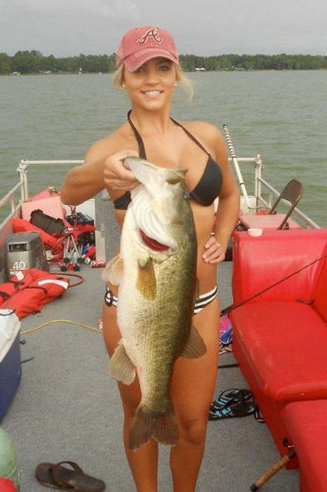 Fishing Girl, Girl Fishing, Girls Fishing, Hunting Girls, Bowfishing, Bass Fishing Tips, Fishing Pictures, Buy Fish, Fishing Stuff