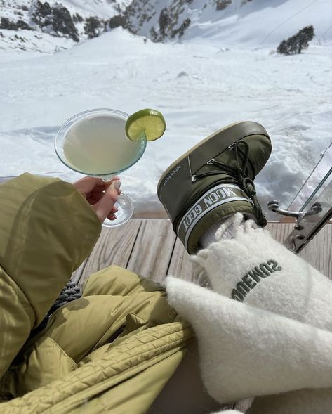 Winter Luxury Aesthetic, Winter Aesthetic 2024, Birthday Ski Trip, Aspen Aesthetic, January Vibes, January Aesthetic, Aspen Snow, Girls Ski Trip, Mode Au Ski