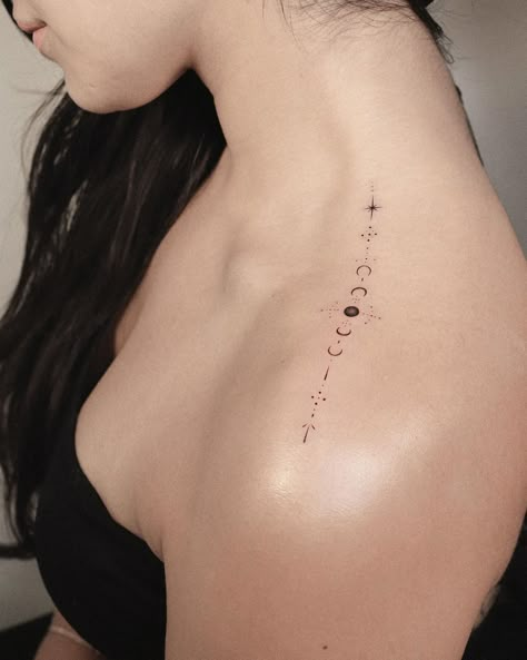 Delicate Tattoos For Women, Tato Minimal, Small Tattoos With Meaning, Tasteful Tattoos, Delicate Tattoo, Cute Small Tattoos, Shoulder Tattoos For Women, Small Hand Tattoos, Discreet Tattoos