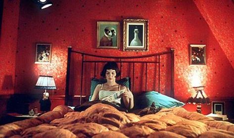 Iconic Bedrooms from Films - The Most Famous Movie Bedrooms Character Bedroom, Movie Bedroom, Bedroom Red, Romantic Colors, Dreamy Bedrooms, Red Wallpaper, Iconic Movies, Elle Decor, My New Room