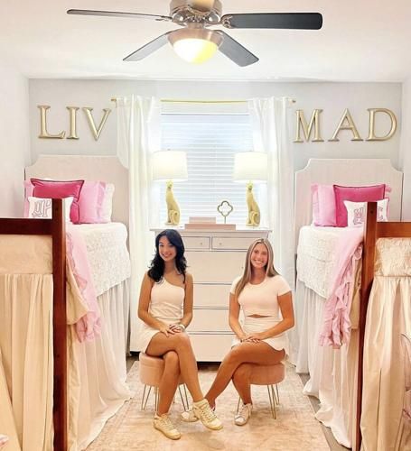 Preppy Dorm Inspiration, Pink Inspired Dorm Room, Pink College Room Ideas, Outside Of Dorm Door, Cute Dorm Rooms Preppy, Dorm Room Ideas Southern, Gcsu Dorm Room, Pink White Dorm Room, Ole Miss Dorm Room Rh3