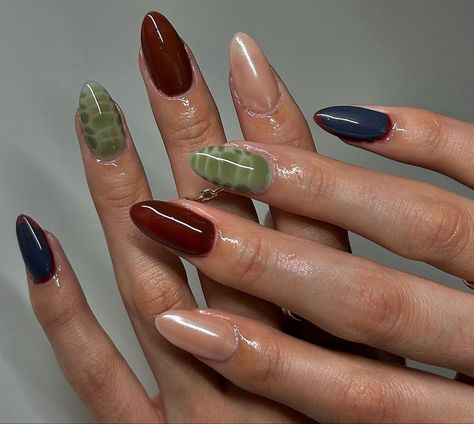 Tone On Tone Nails, Dark Brown Nails With Design, Fall Nail Color Palette, Green And Orange Nails Fall, Oval Nails Fall Colors, Dark Orange Nails Design, Dark Green Nails Designs Short, Brown And Orange Nails Fall, Dark Orange Nails Fall